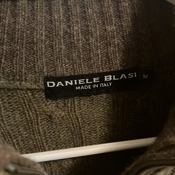 Men’s sweater medium - Picture 2 of 2